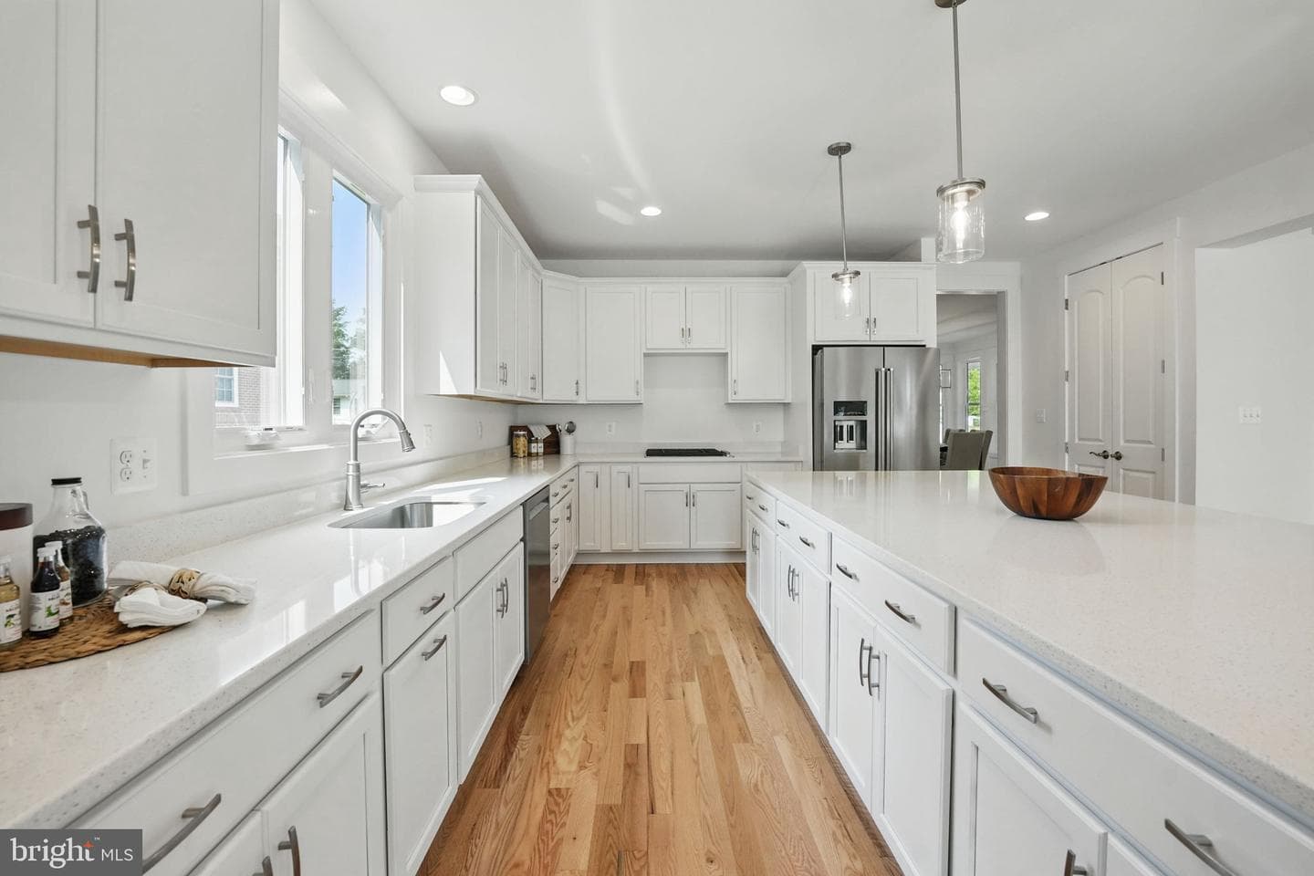 3857 Pinewood Terrace photo 9