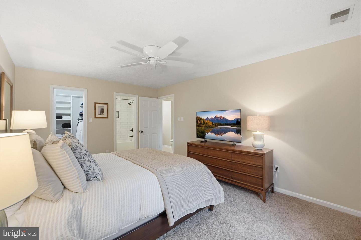 10024 Oakton Terrace Road photo 16