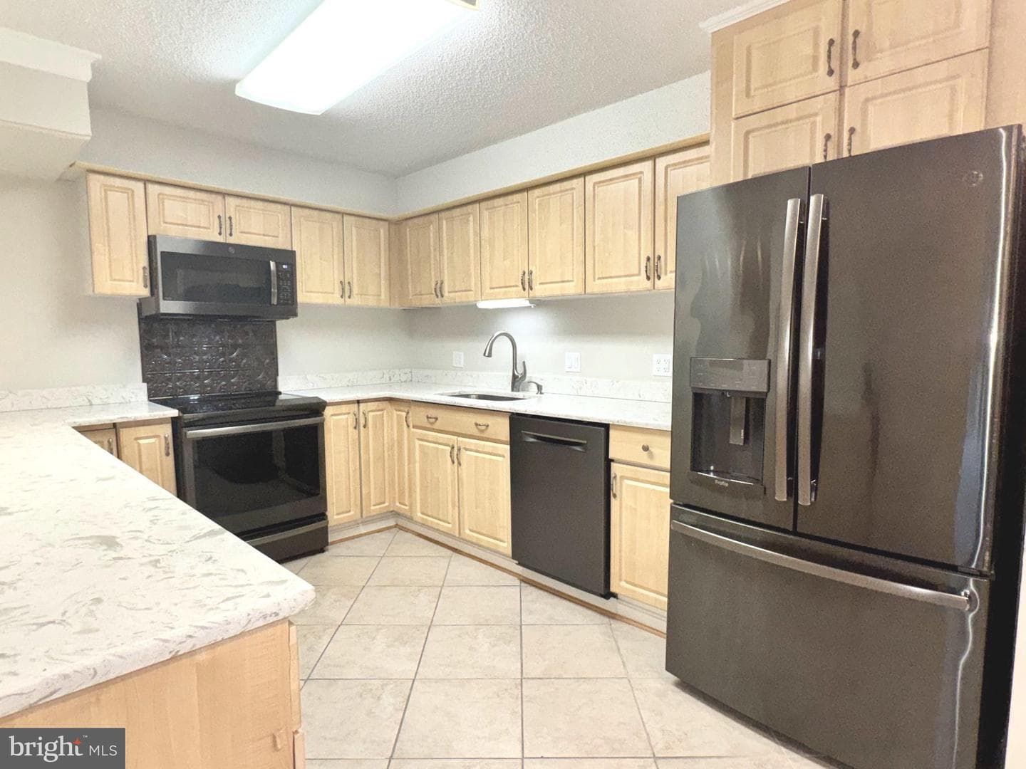 3800 Powell Lane #302