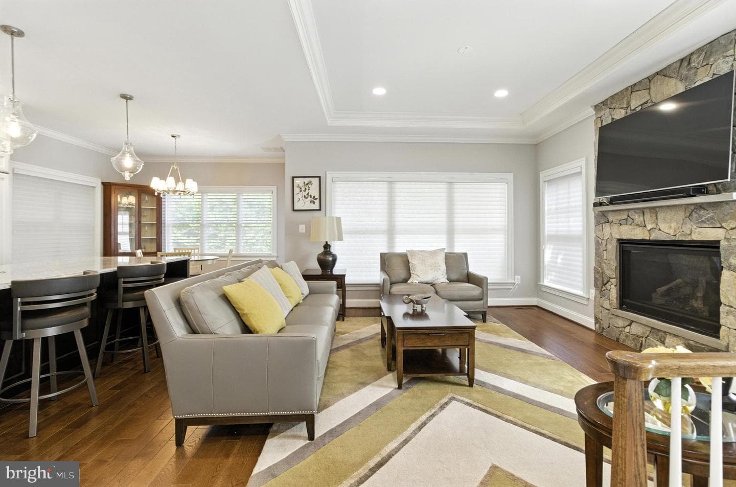 6838 Saint Albans Road photo 13