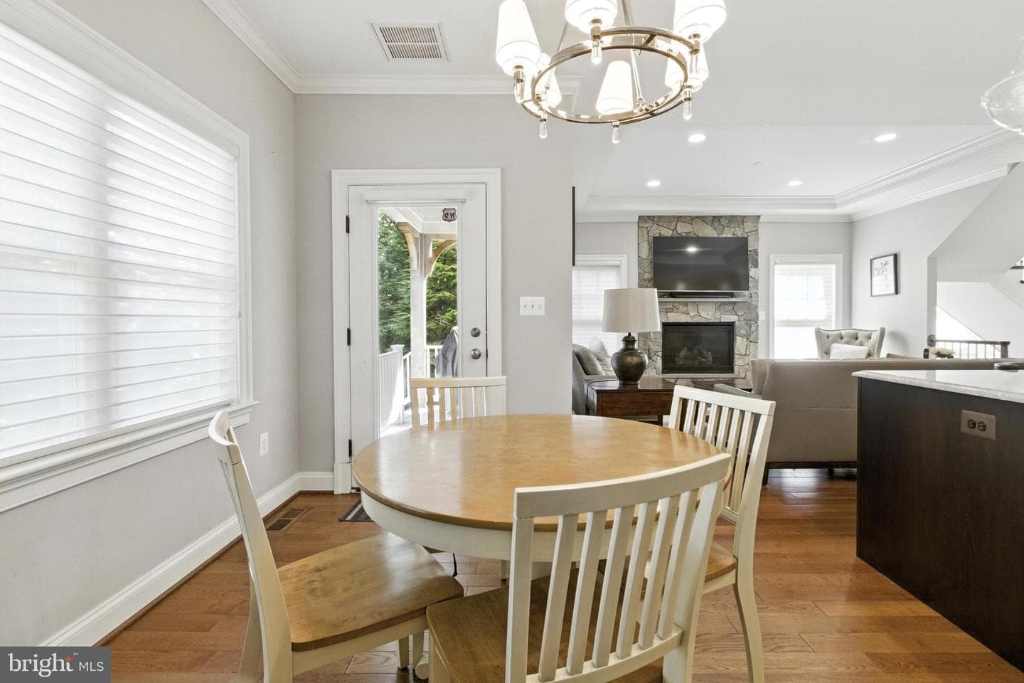 6838 Saint Albans Road photo 16