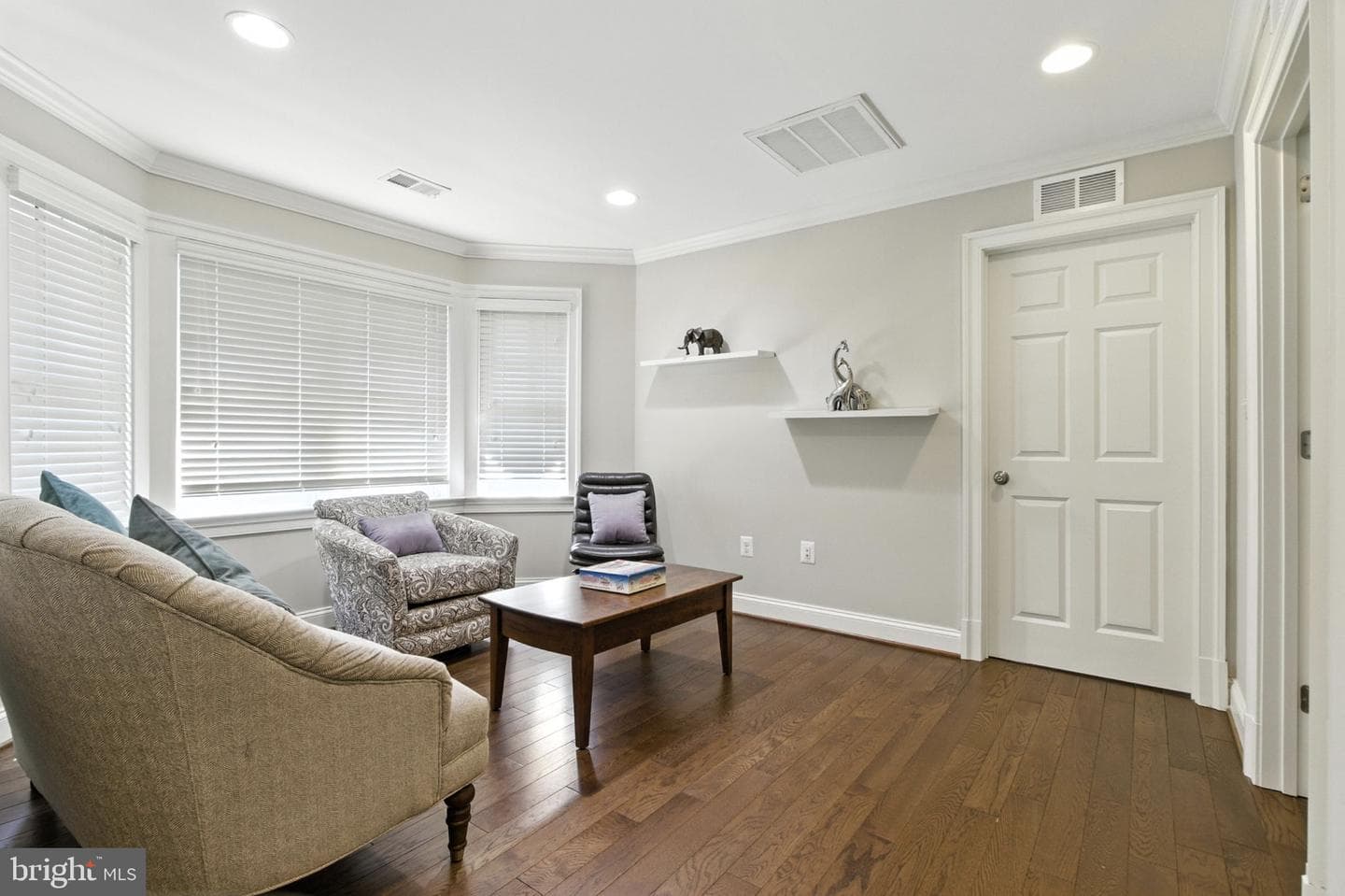 6838 Saint Albans Road photo 22