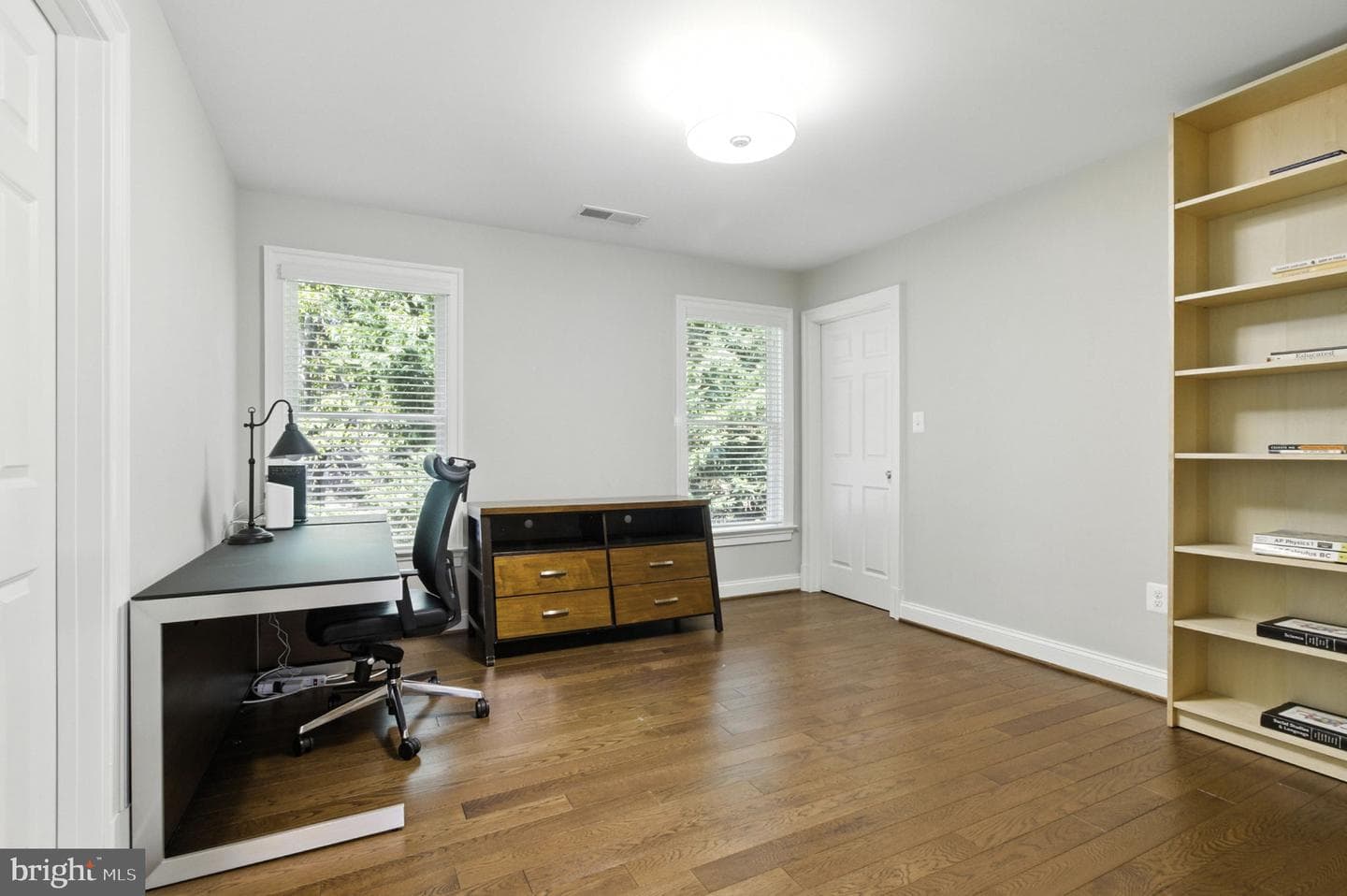 6838 Saint Albans Road photo 28