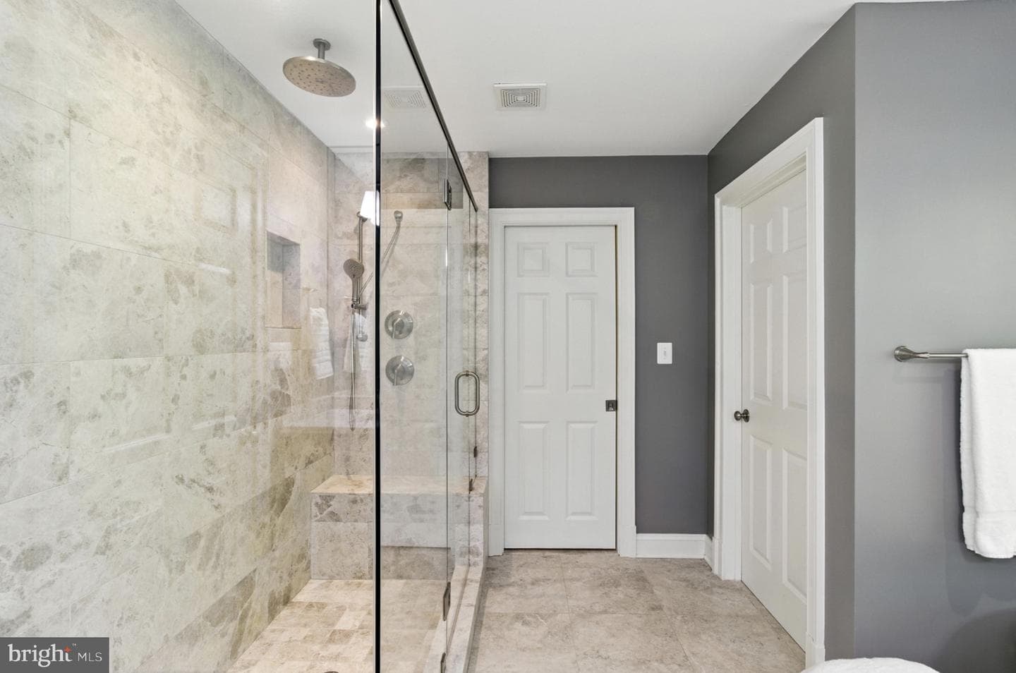 6838 Saint Albans Road photo 32