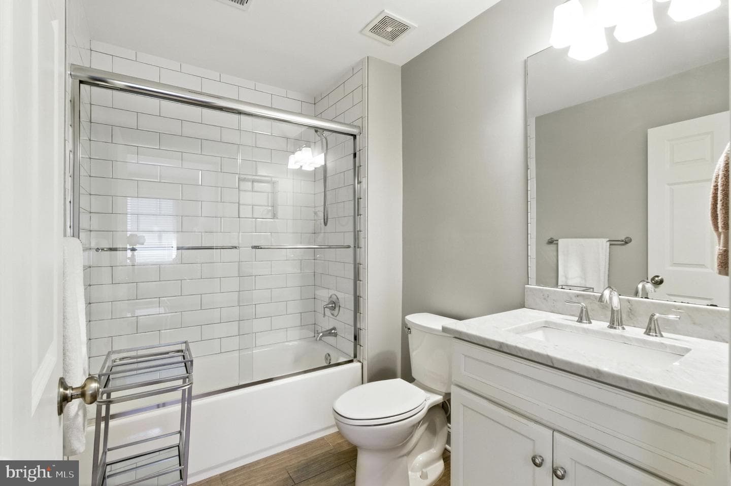 6838 Saint Albans Road photo 33