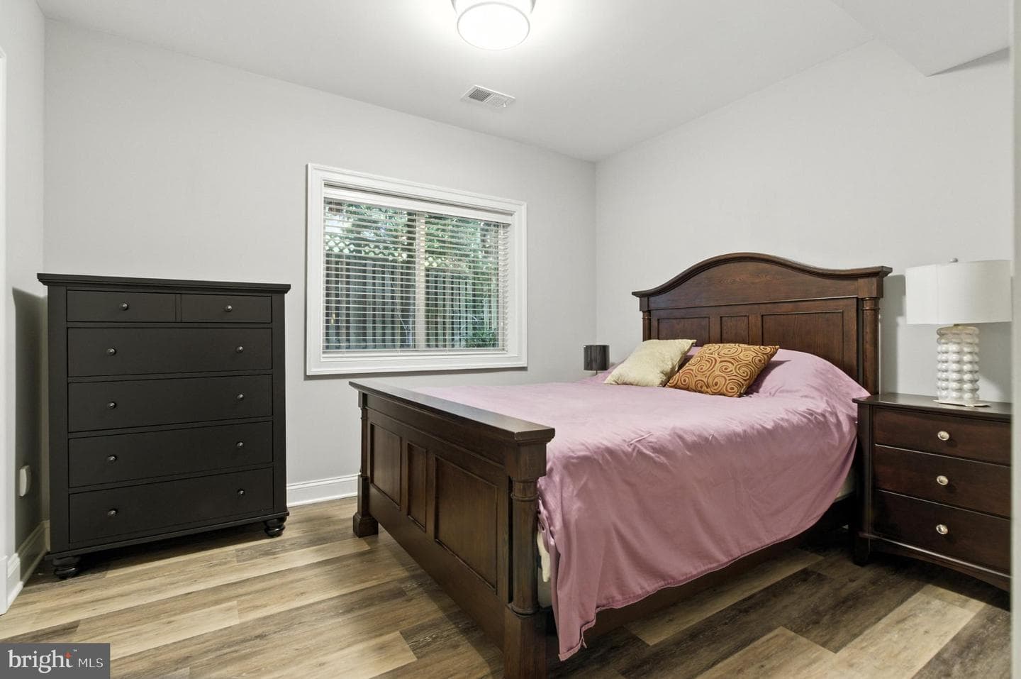 6838 Saint Albans Road photo 35