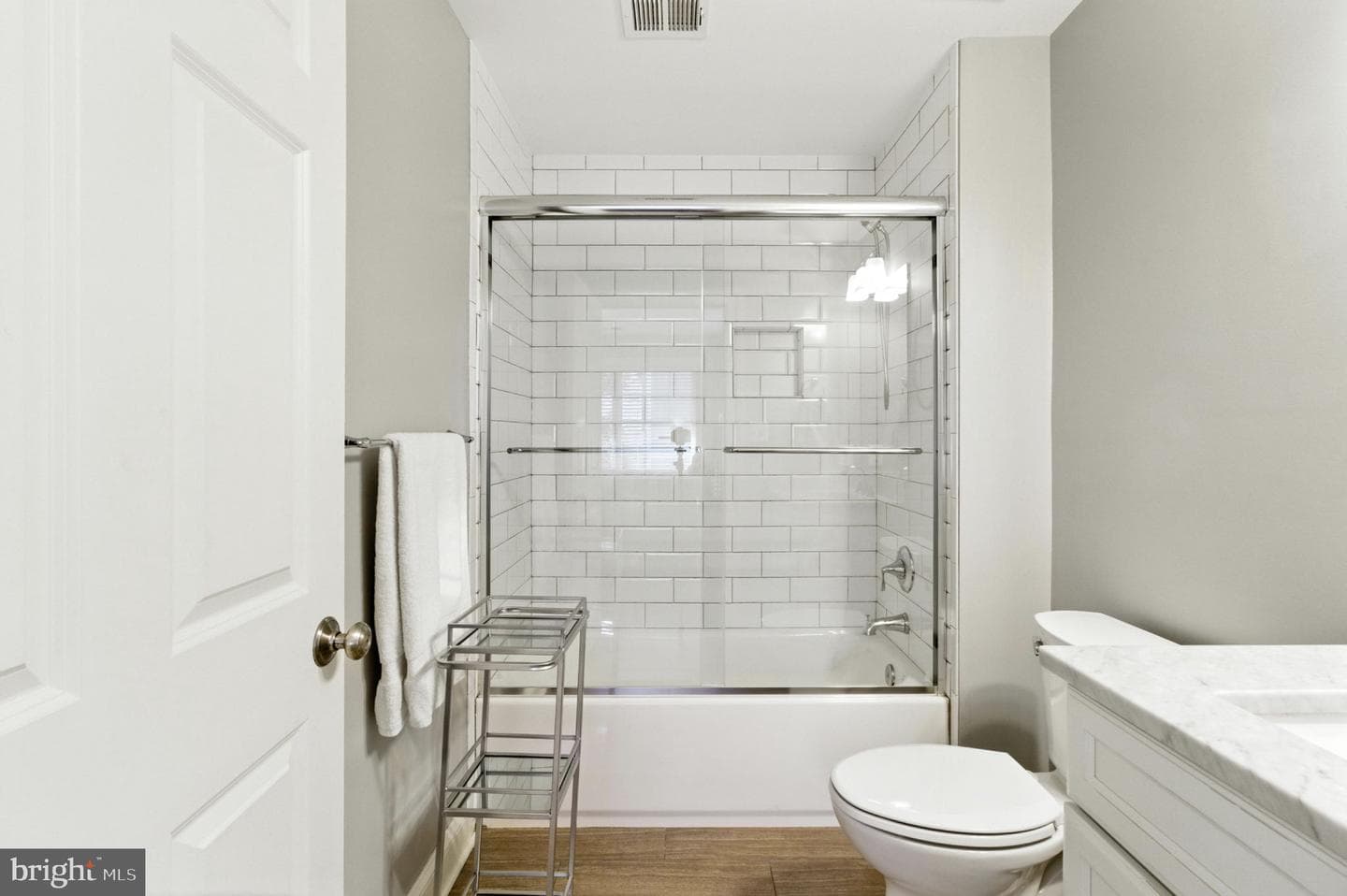 6838 Saint Albans Road photo 39