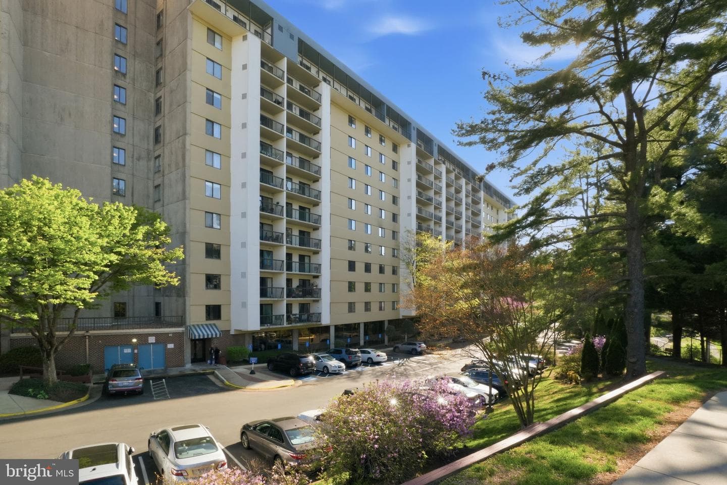 3800 Powell Lane #311