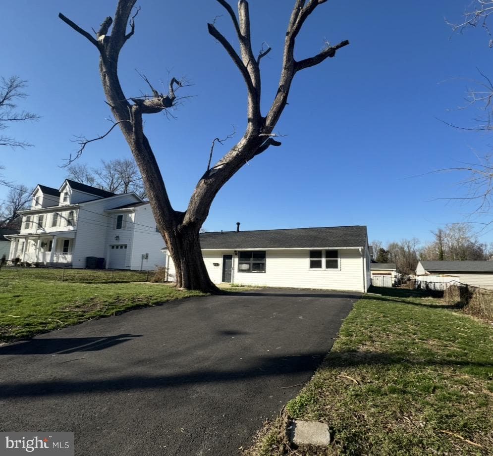 5530 Halwis Street photo 2