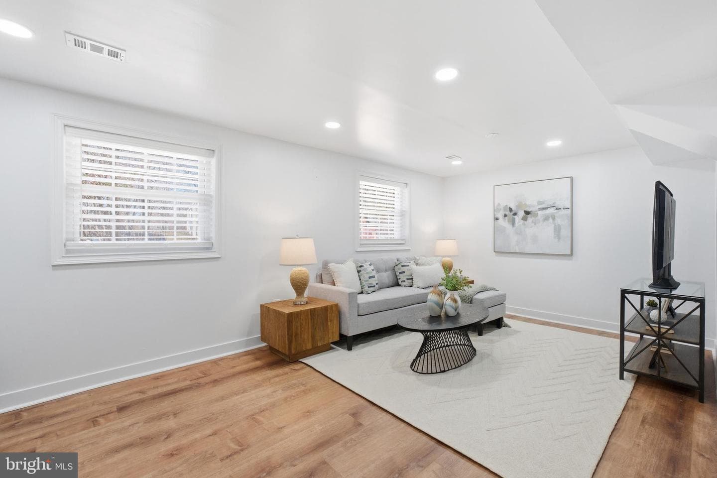 5719 La Vista Drive photo 4