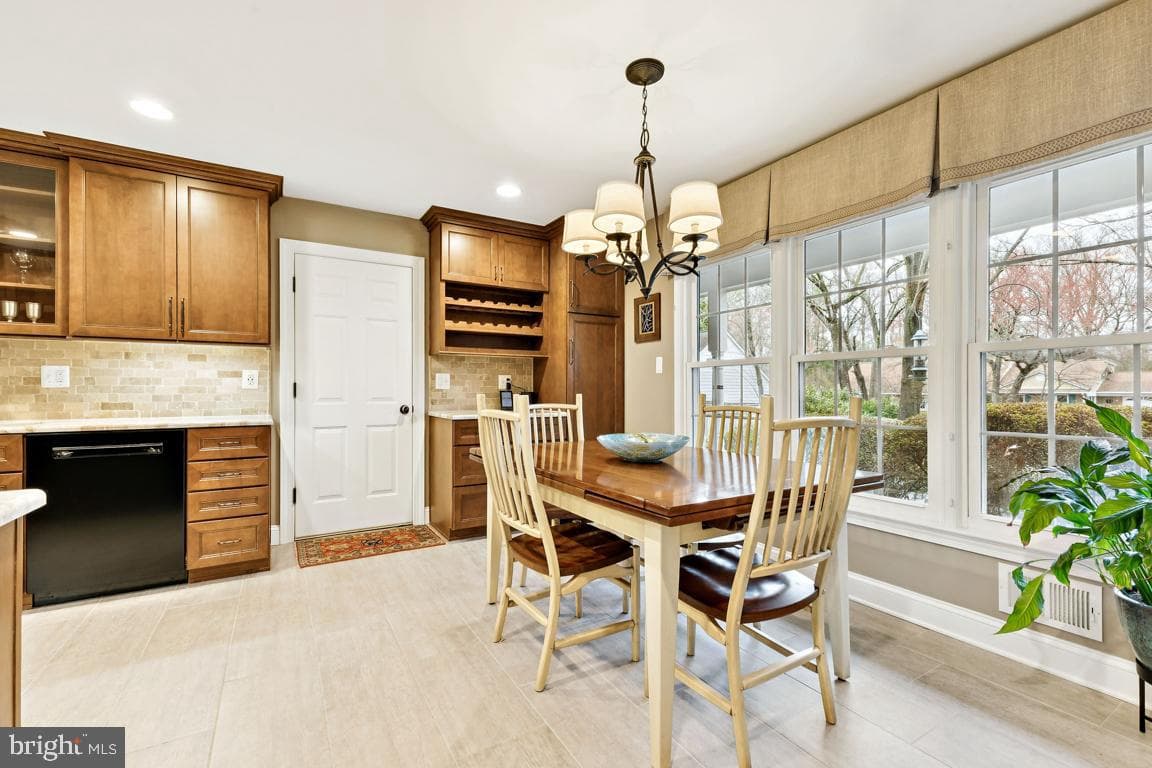 2698 Linda Marie Drive photo 6