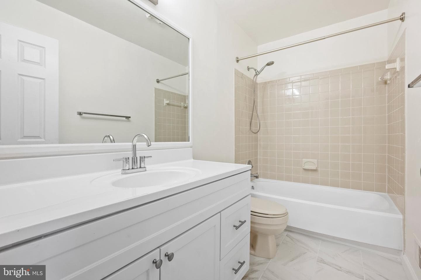 2880 Kelly Square photo 20
