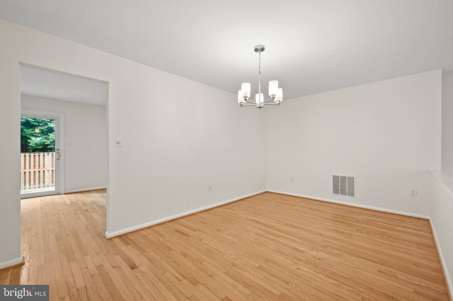2880 Kelly Square photo 6