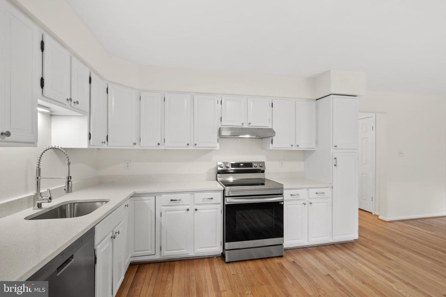 2880 Kelly Square photo 8