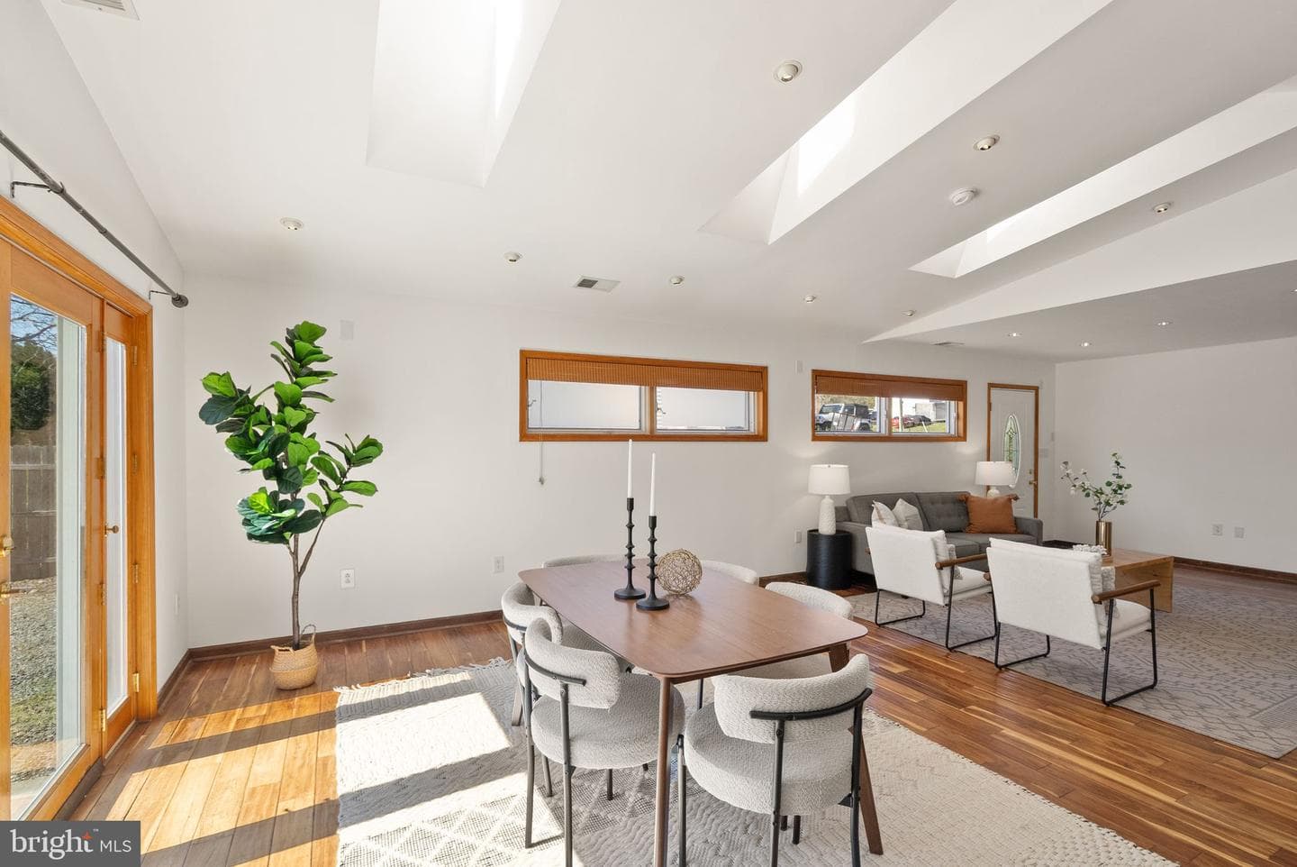 8737 Redman Street photo 16