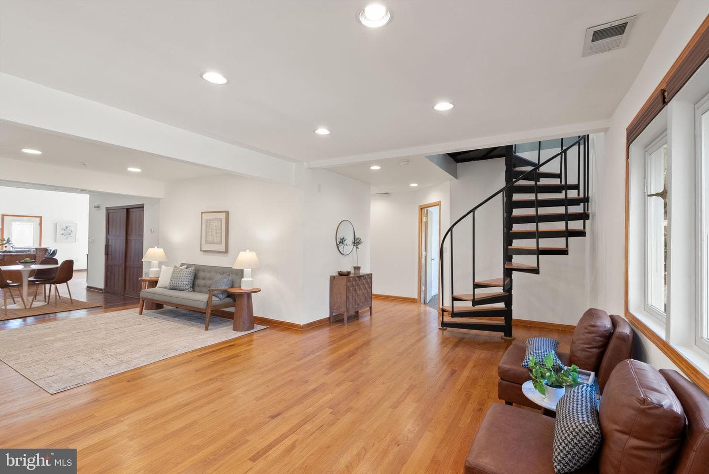 8737 Redman Street photo 4