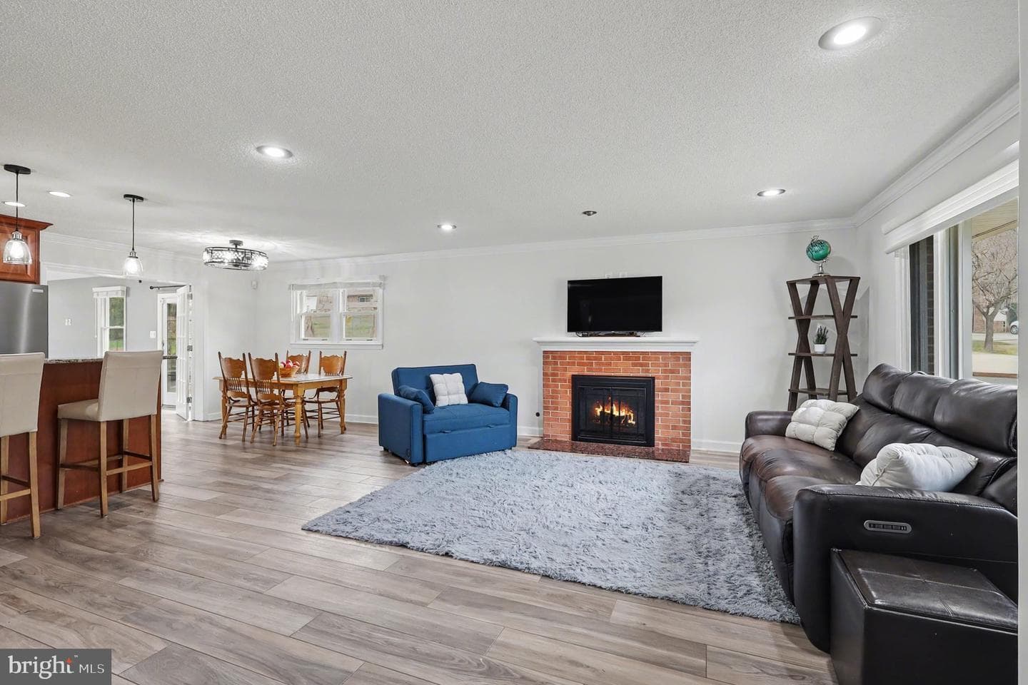 5633 Inverchapel Road photo 6