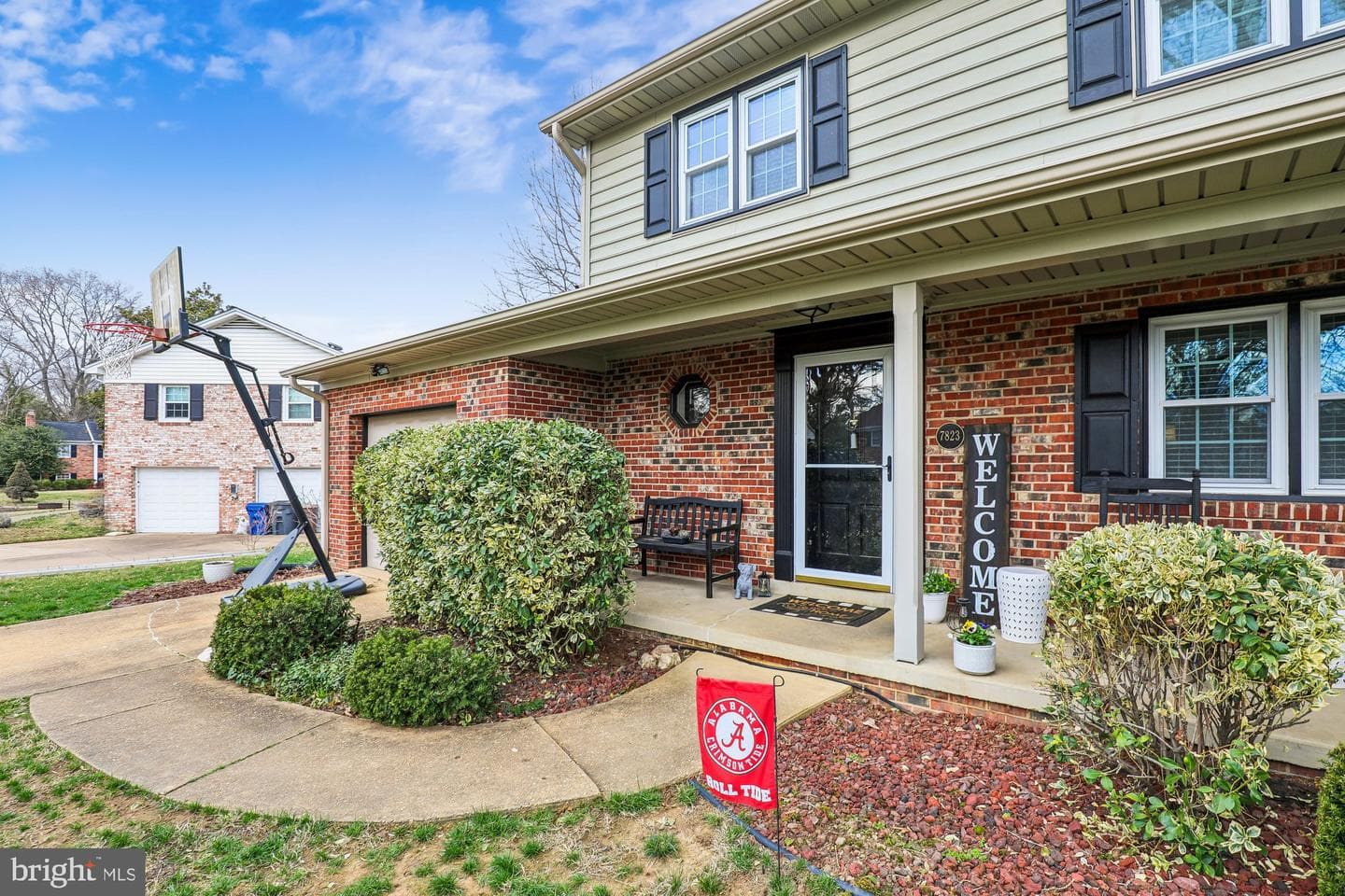7823 Friars Court photo 4
