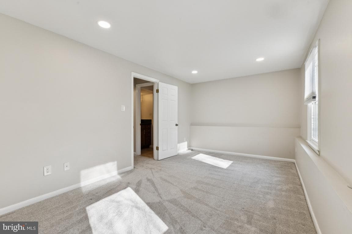 2926 Fort Lee Street photo 34