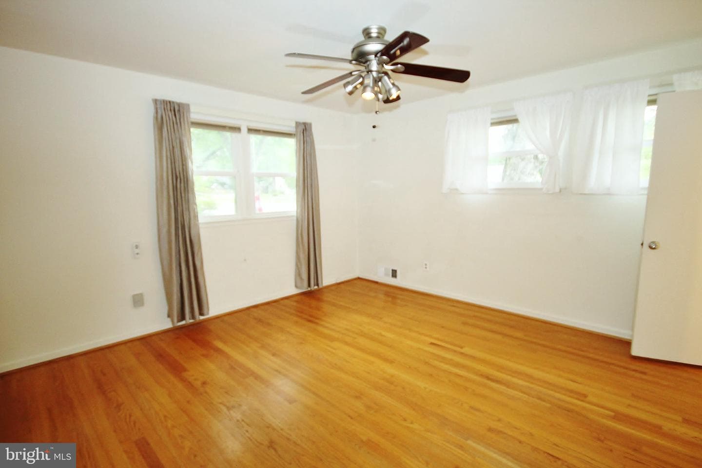 5504 Inverchapel Road photo 13