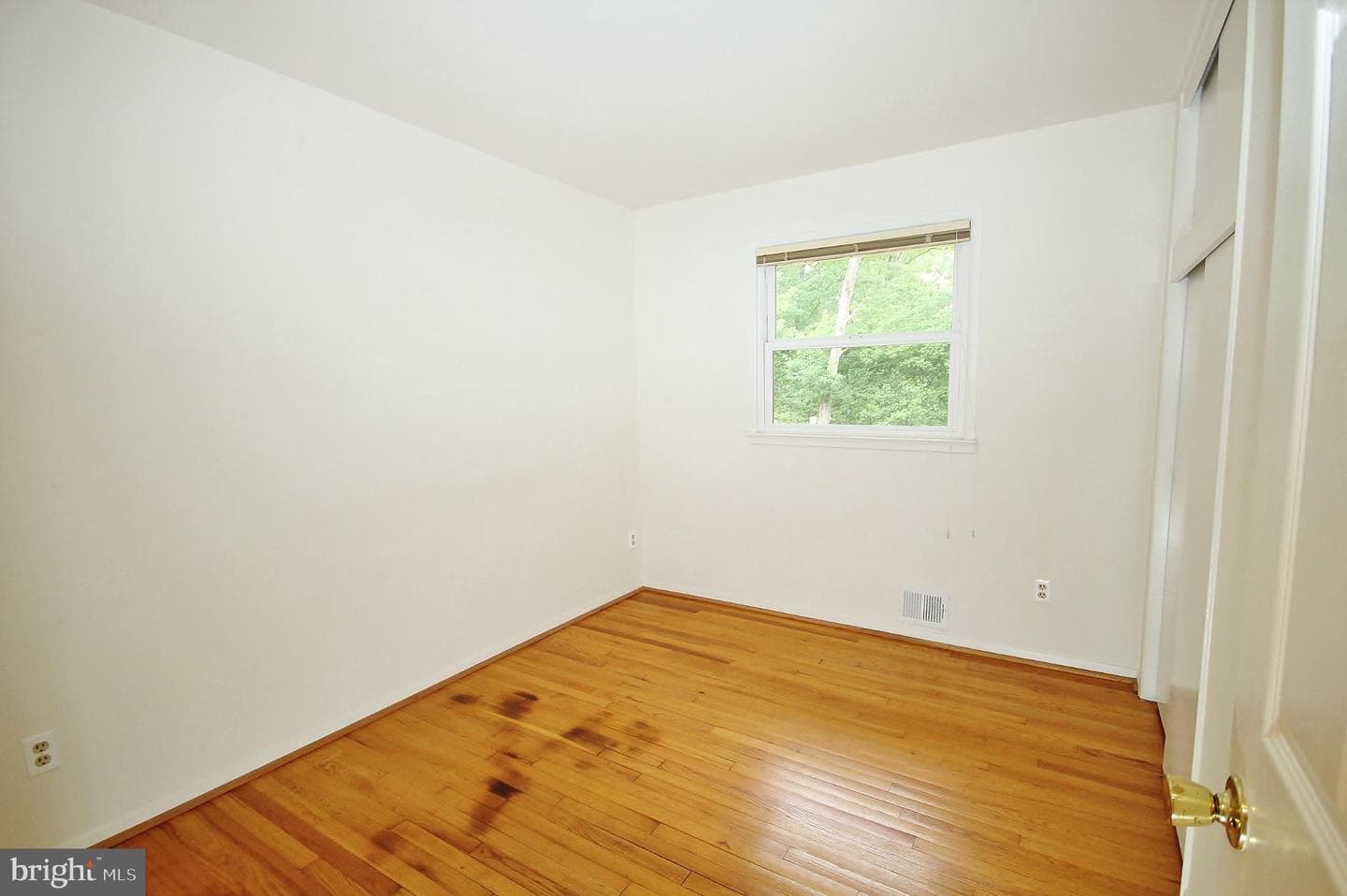 5504 Inverchapel Road photo 16