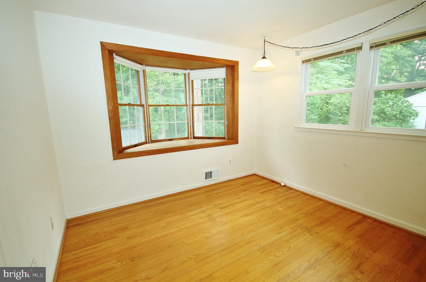 5504 Inverchapel Road photo 20