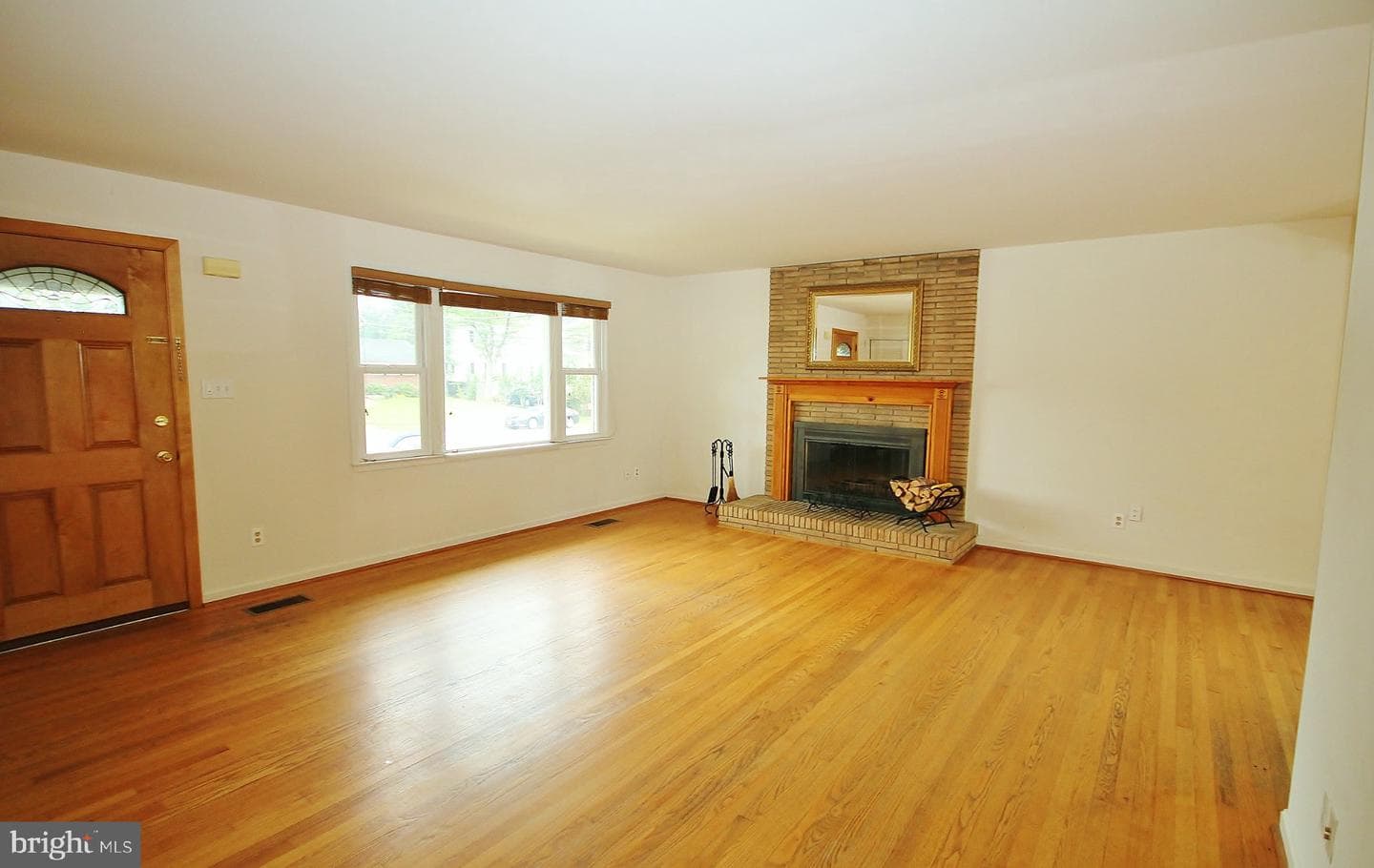 5504 Inverchapel Road photo 3