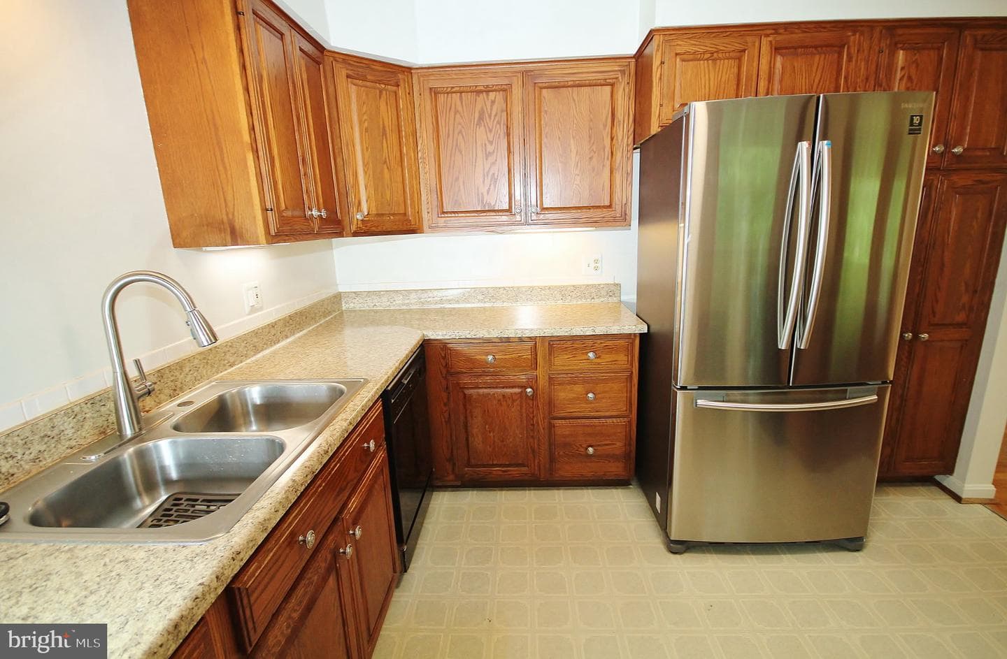 5504 Inverchapel Road photo 9