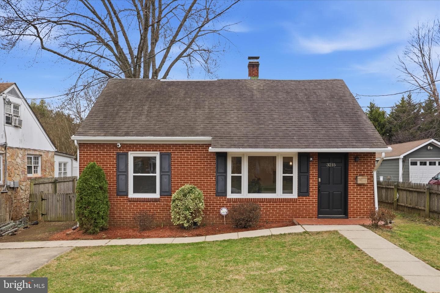 3215 Memorial Street photo 2