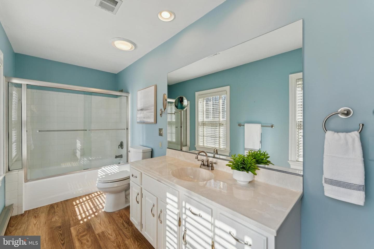 7700 Leeds Manor Court photo 24