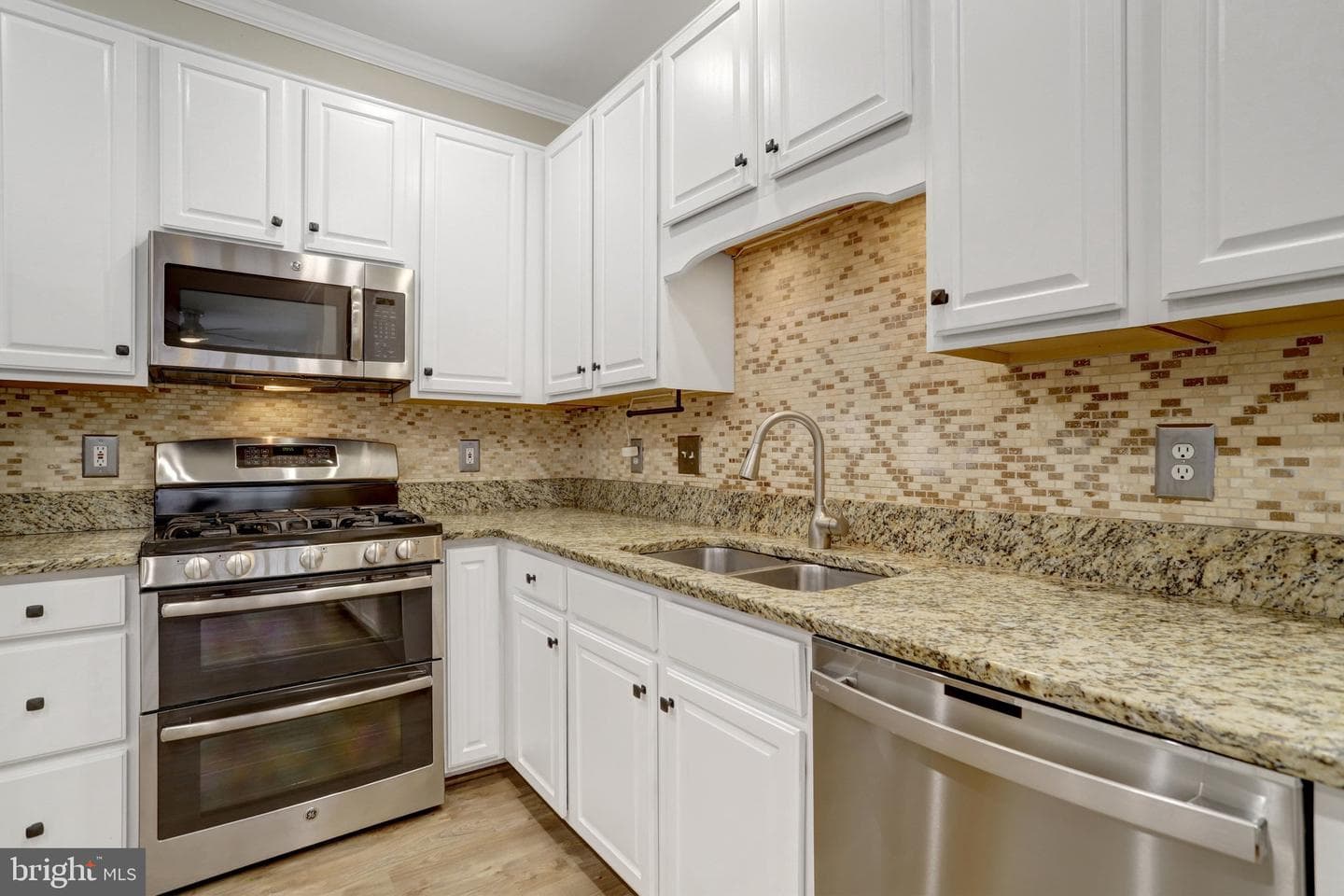 5282 Sandyford Street photo 16