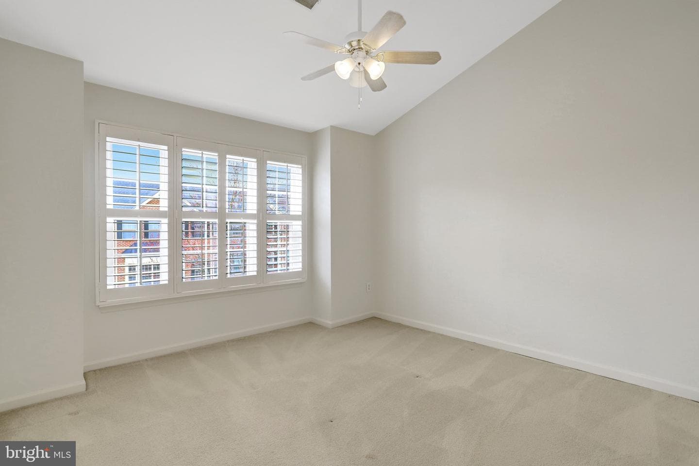 5282 Sandyford Street photo 26