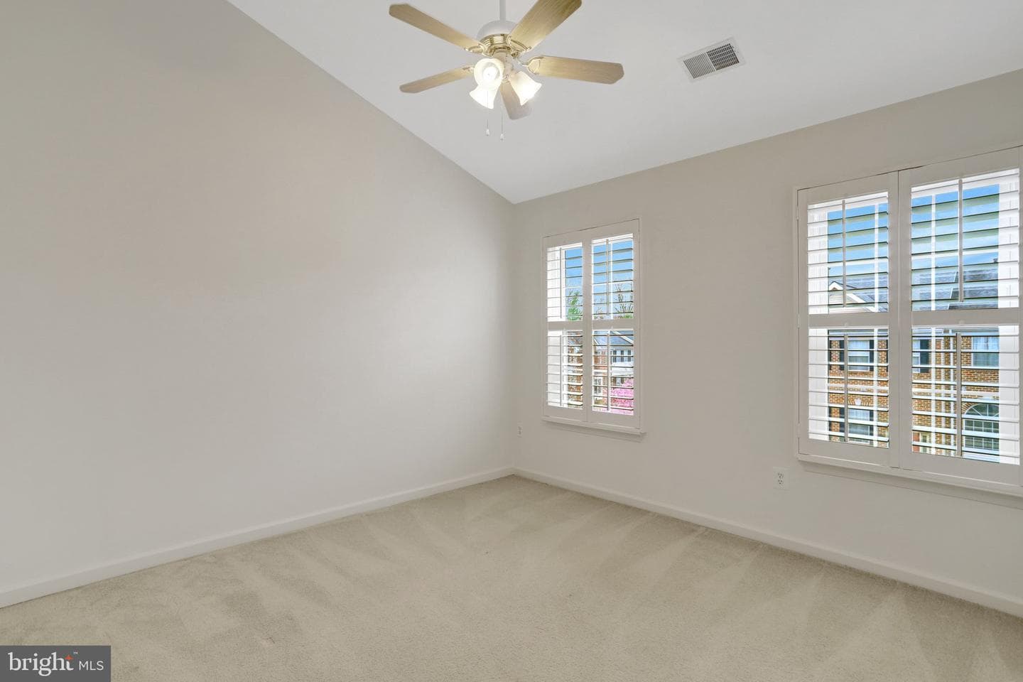 5282 Sandyford Street photo 30
