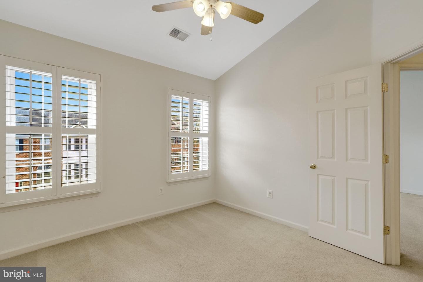 5282 Sandyford Street photo 31