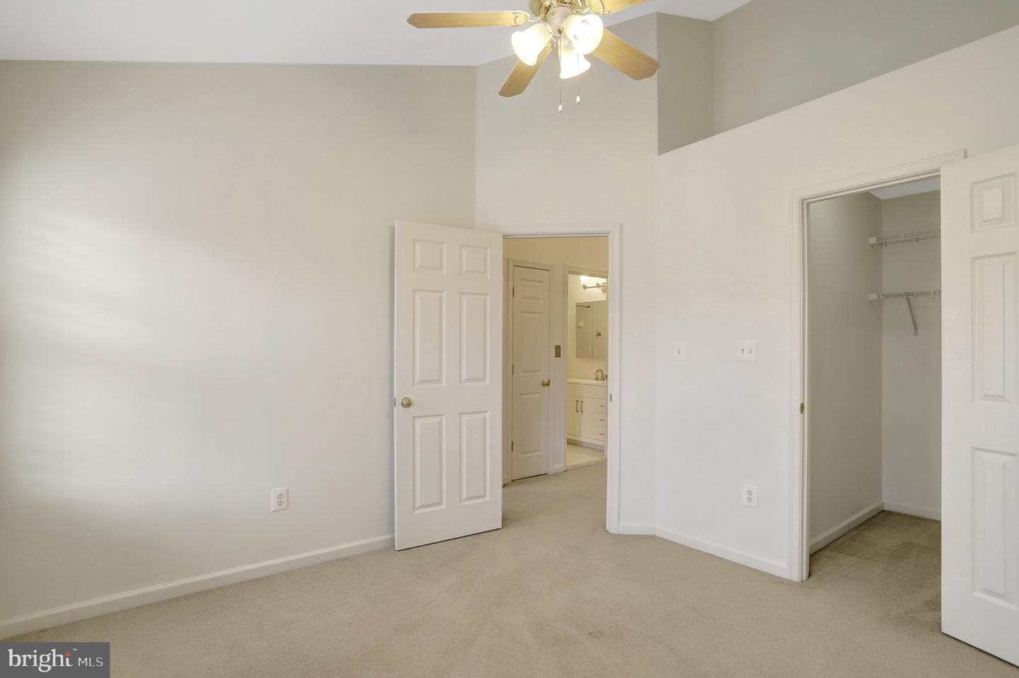 5282 Sandyford Street photo 32