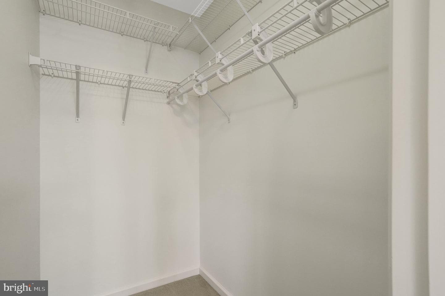 5282 Sandyford Street photo 33
