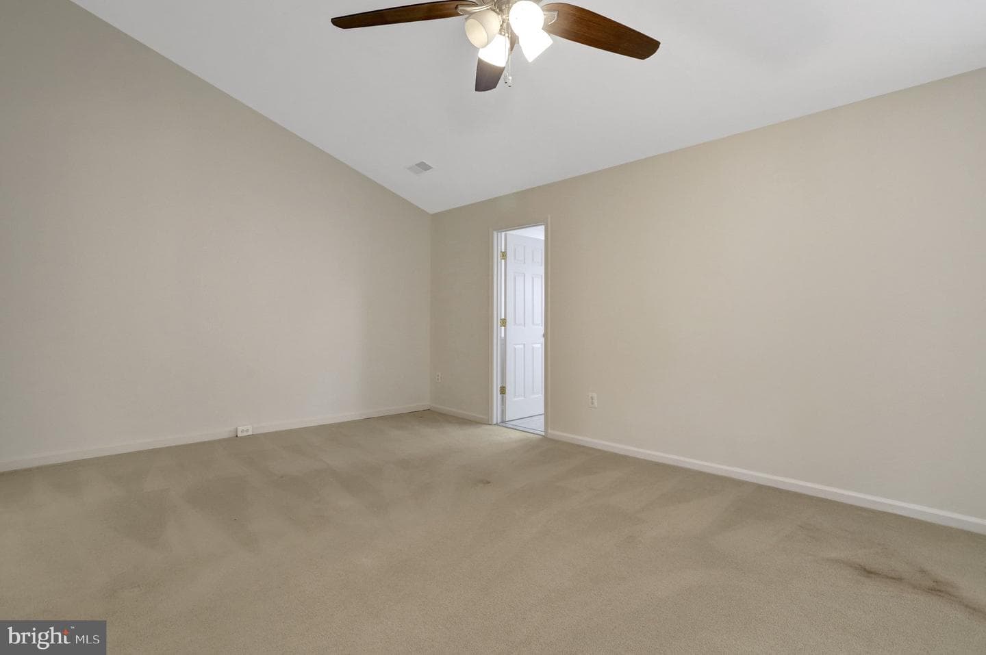 5282 Sandyford Street photo 40