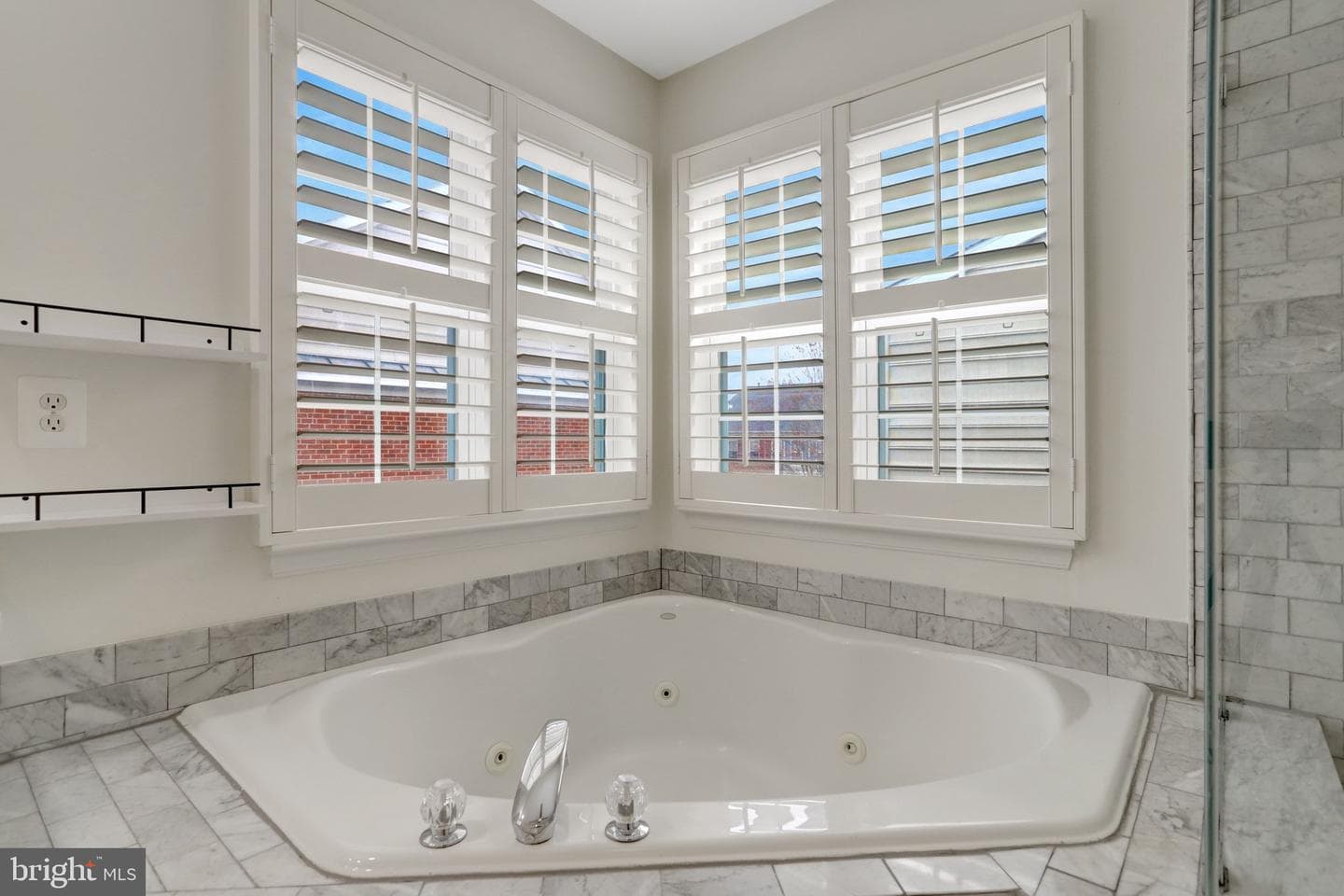 5282 Sandyford Street photo 47