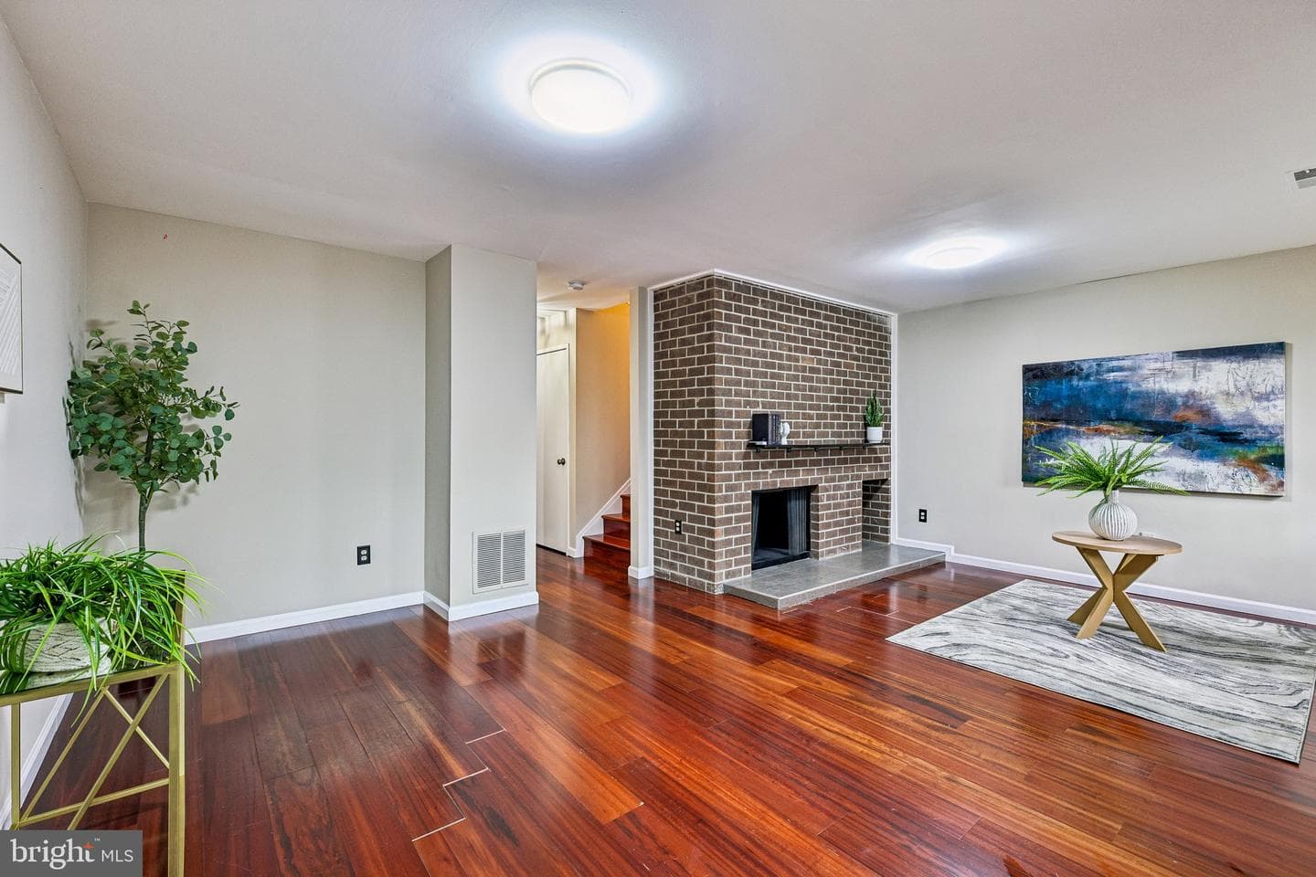 1733 Cy Court photo 25