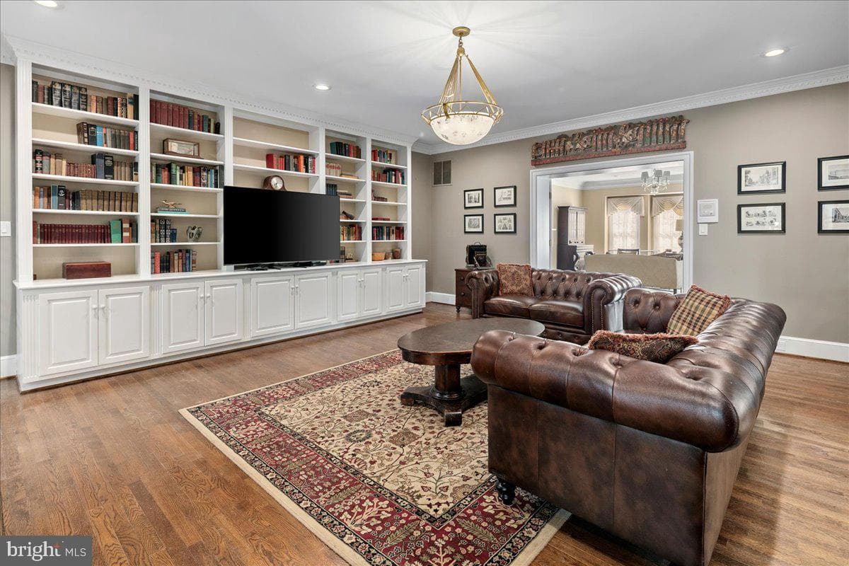 9498 Lynnhall Place photo 10