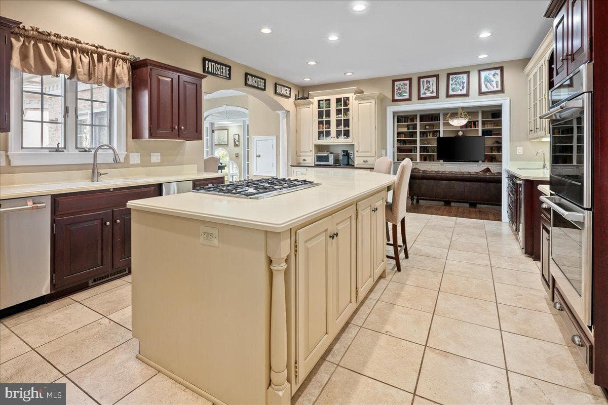 9498 Lynnhall Place photo 15