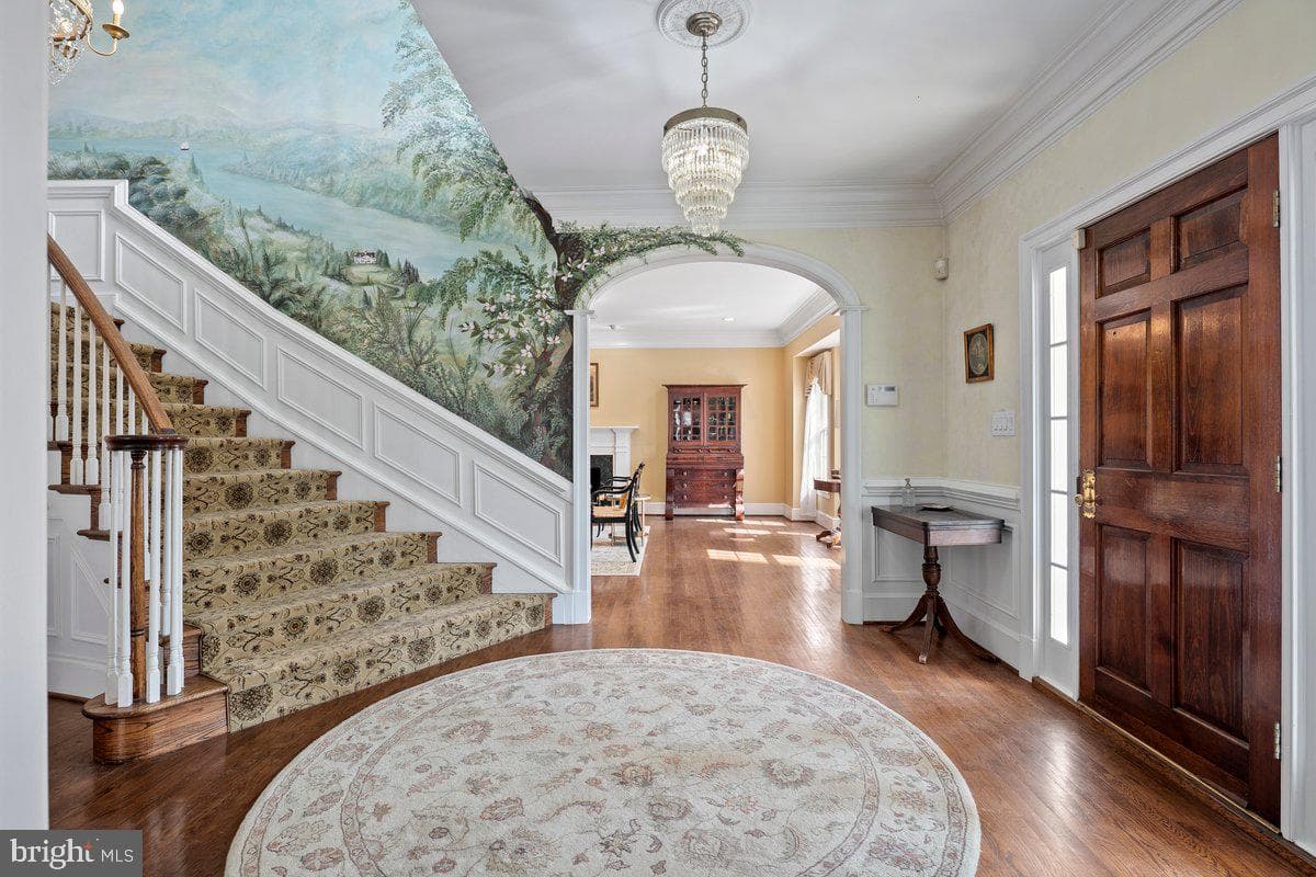 9498 Lynnhall Place photo 2
