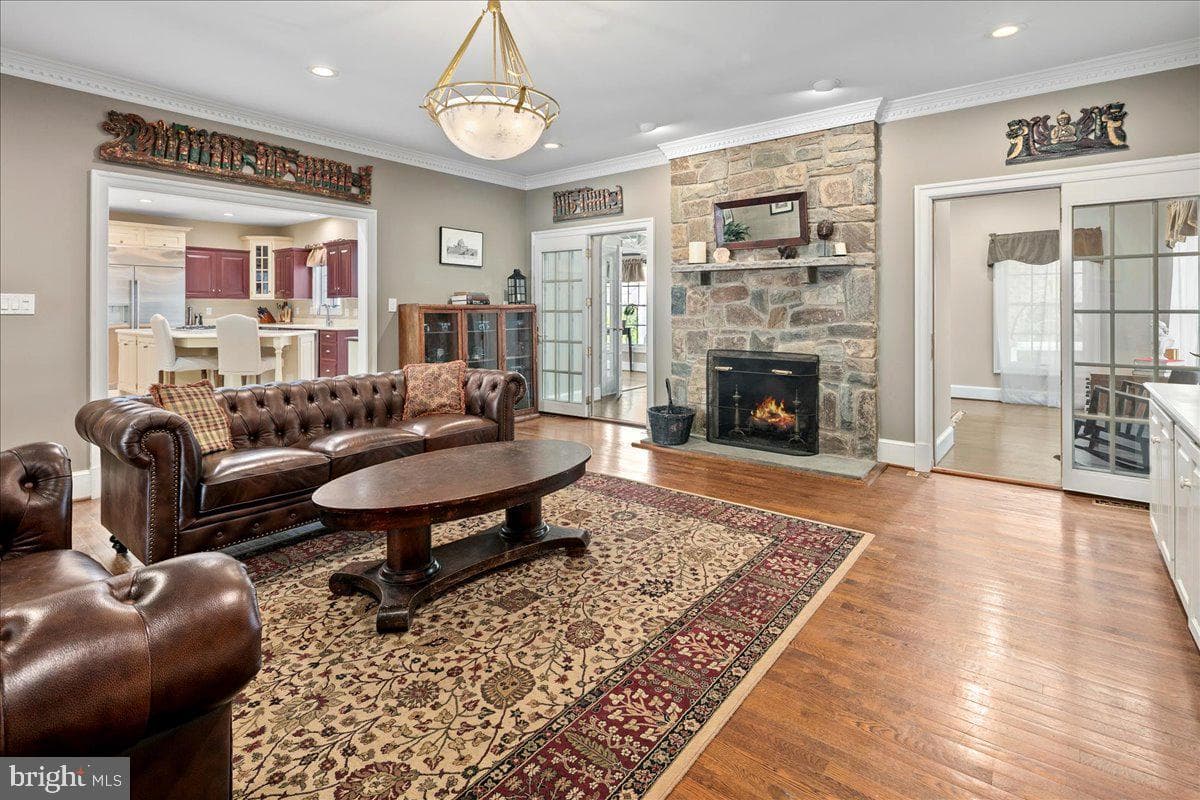 9498 Lynnhall Place photo 8