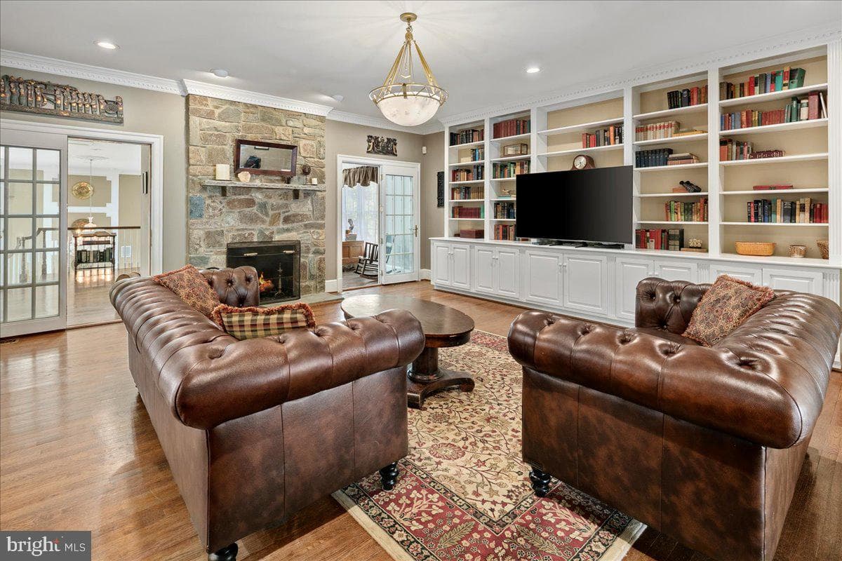 9498 Lynnhall Place photo 9