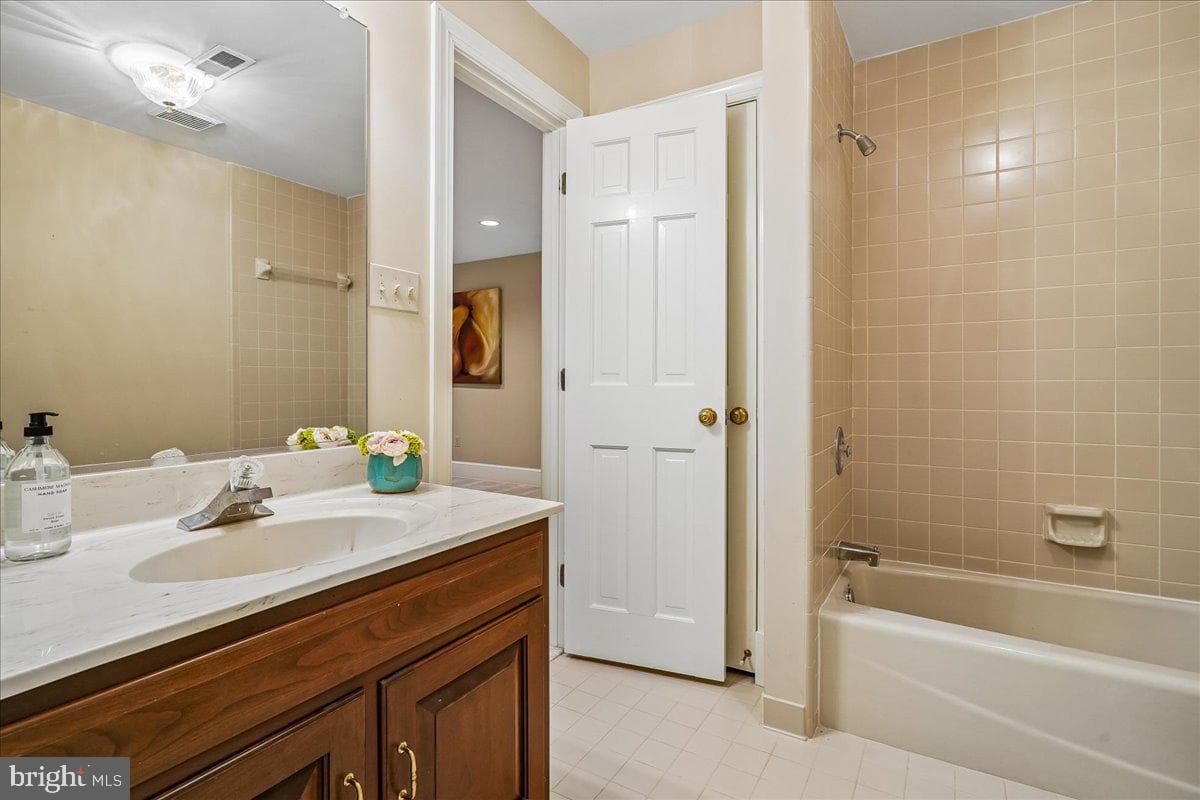 8013 Greenwich Woods Drive photo 102