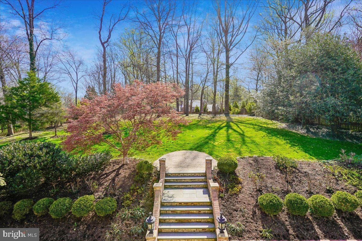 8013 Greenwich Woods Drive photo 16