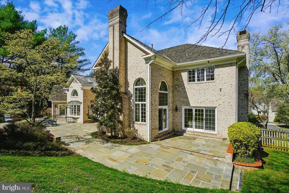 8013 Greenwich Woods Drive photo 18