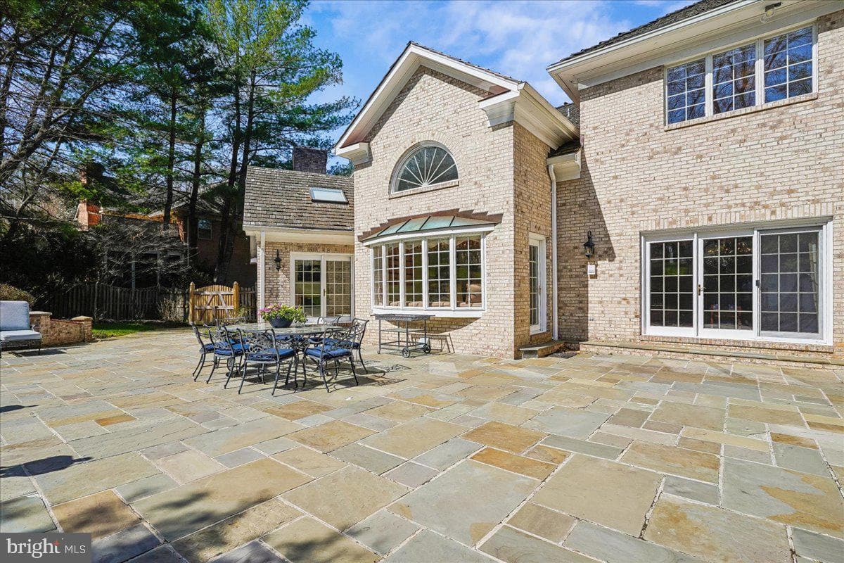 8013 Greenwich Woods Drive photo 19