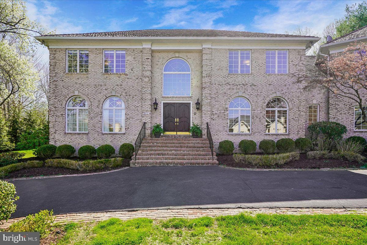 8013 Greenwich Woods Drive photo 3