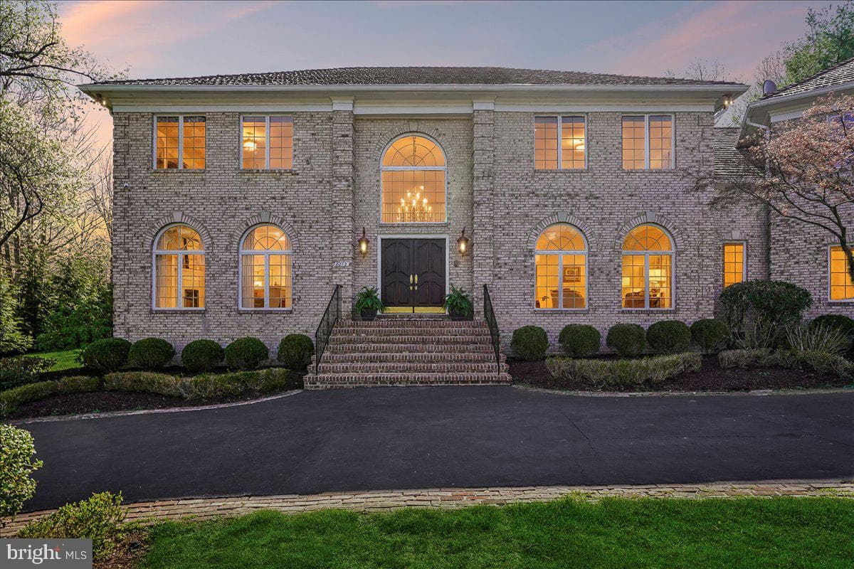 8013 Greenwich Woods Drive photo 4